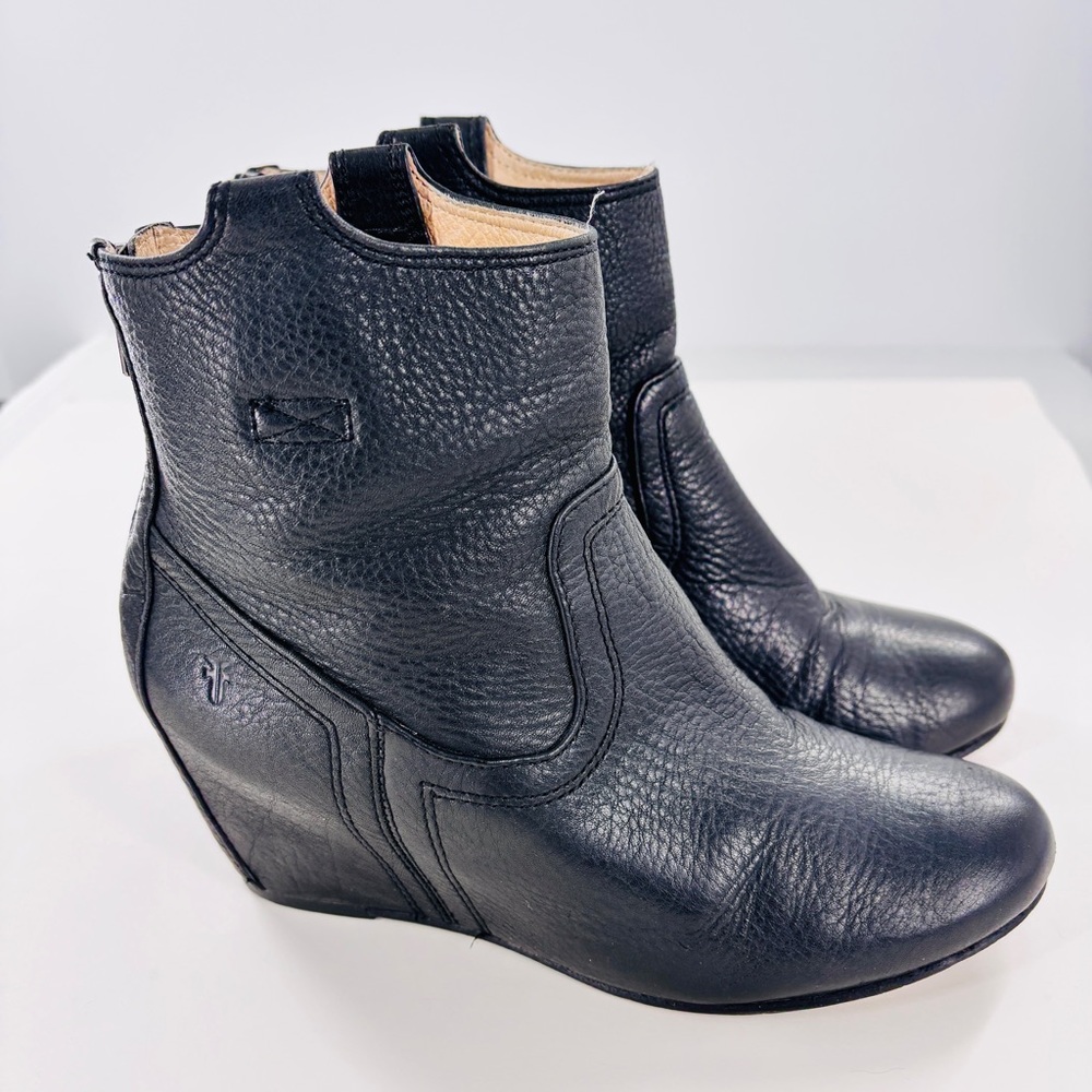 Frye Carson Hidden Wedge Leather Ankle Booties size 9M